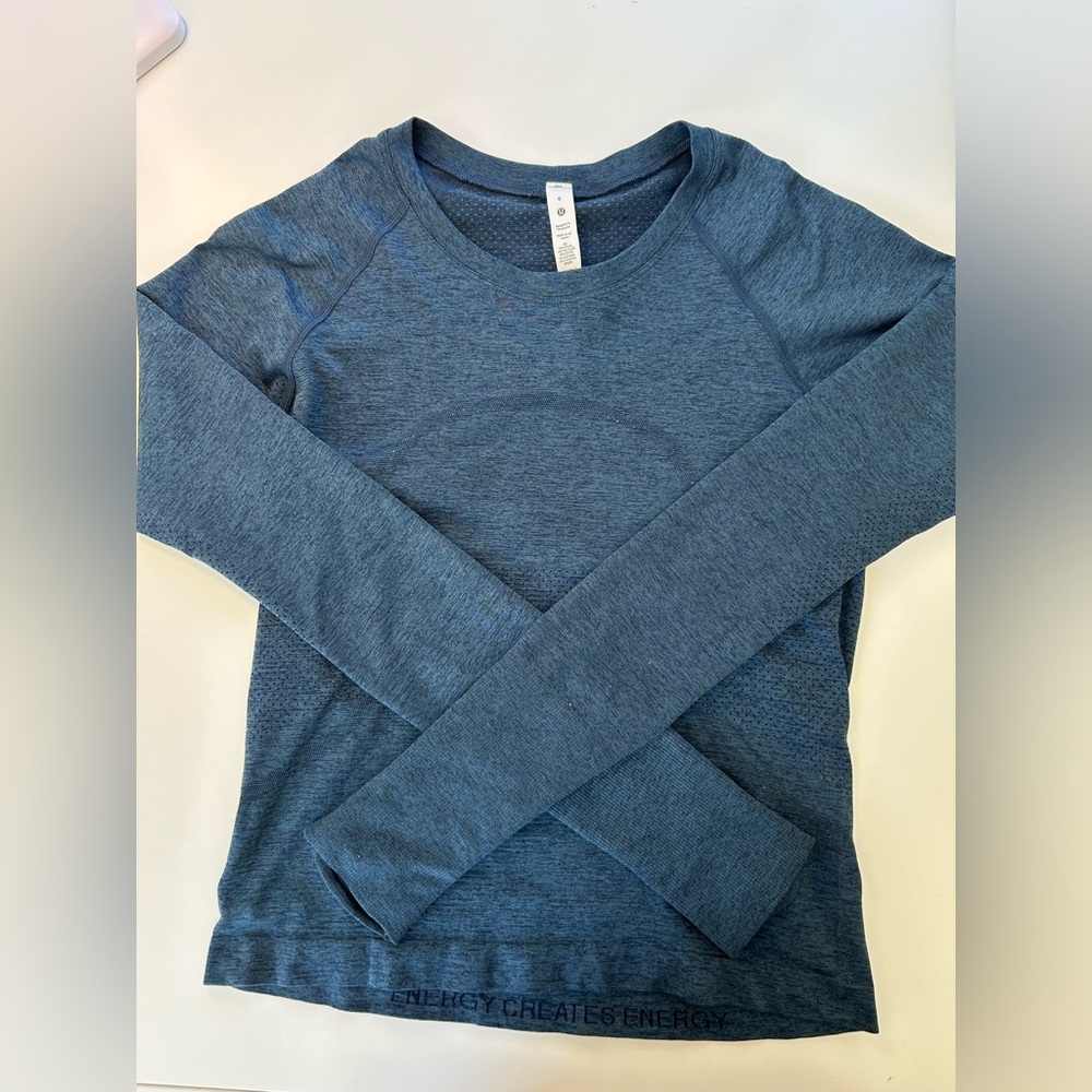 Swiftly Tech Long-Sleeve Shirt 2.0
Waist Length size 6